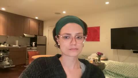 Snapshot of angeleleven11 chatting on 12/18/25, 01:33 angeleleven11 online show from 12/18/25, 01:33