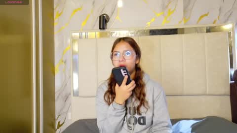 Snapshot of angeles_azul chatting on 04/21/26, 05:17 angel online show from 04/21/26, 05:17