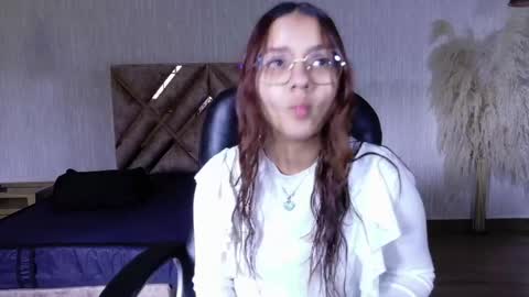 Snapshot of angeles_azul chatting on 04/26/26, 04:59 angel online show from 04/26/26, 04:59