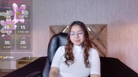 Snapshot of angeles_azul chatting on 04/30/26, 04:24 angel online show from 04/30/26, 04:24