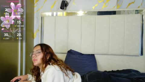 Snapshot of angeles_azul chatting on 05/11/26, 02:45 angel online show from 05/11/26, 02:45