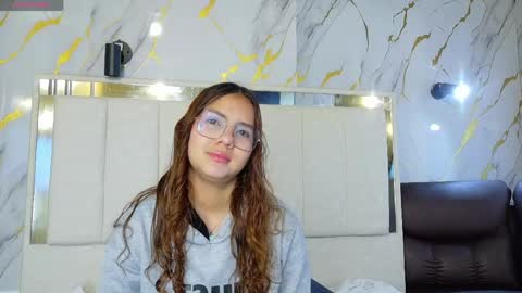 Snapshot of angeles_azul chatting on 05/25/26, 01:06 angel online show from 05/25/26, 01:06