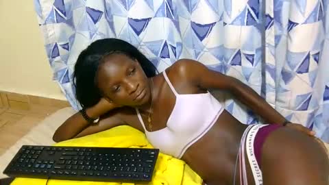 Snapshot of angelgoddess32 chatting on 05/25/26, 08:15 Angie online show from 05/25/26, 08:15