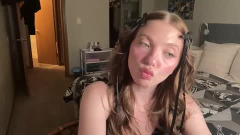 Snapshot of angelgrl444 chatting on 01/10/25, 02:04 Princess Peach online show from 01/10/25, 02:04