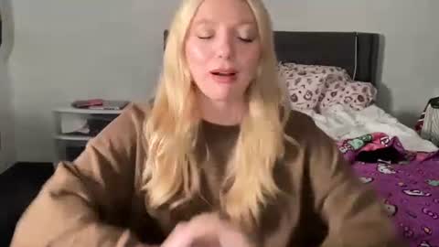 Snapshot of angelgrl444 chatting on 11/12/25, 05:19 Princess Peach online show from 11/12/25, 05:19