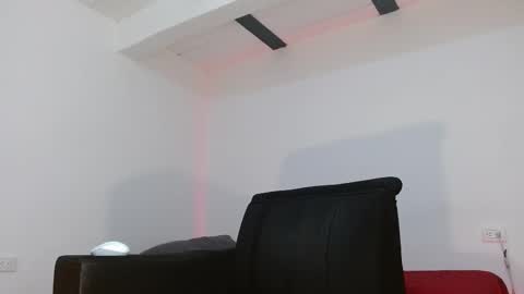 Snapshot of angelhil chatting on 11/14/25, 02:32 Angel of littlebandido online show from 11/14/25, 02:32