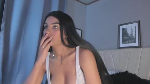 Snapshot of angeli_sexi chatting on 01/14/26, 01:22 Carolina online show from 01/14/26, 01:22