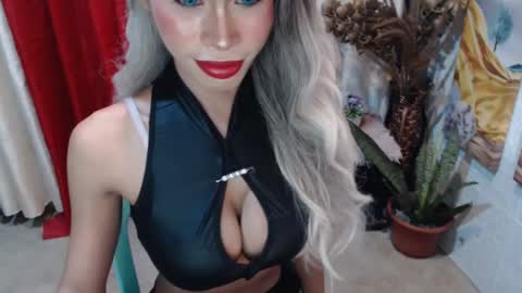 Snapshot of angelic_face_808 chatting on 02/12/25, 09:42 DIVINE ANGEL online show from 02/12/25, 09:42