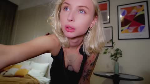 Snapshot of angelic_lovers_ chatting on 10/04/25, 05:11 Gabby online show from 10/04/25, 05:11