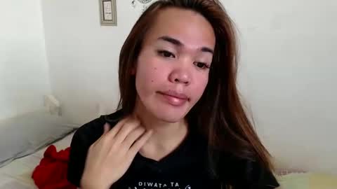 Snapshot of angelic_slutxx chatting on 01/21/25, 02:43 Yhanna online show from 01/21/25, 02:43