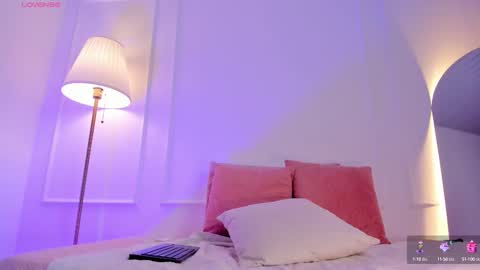 Snapshot of angelica_cross chatting on 10/09/25, 11:30 Angelica Cross online show from 10/09/25, 11:30