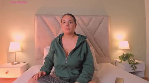 Snapshot of angelica_cross chatting on 02/01/26, 12:04 Angelica Cross online show from 02/01/26, 12:04