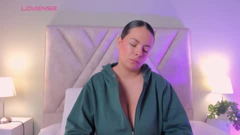 Snapshot of angelica_cross chatting on 03/01/26, 11:12 Angelica Cross online show from 03/01/26, 11:12