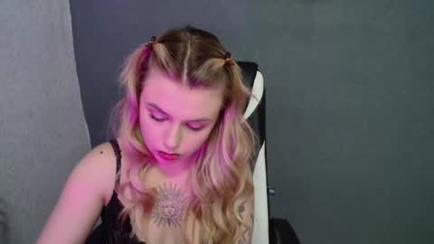 Snapshot of angelicablanch chatting on 09/17/25, 09:16 angelicablanch online show from 09/17/25, 09:16