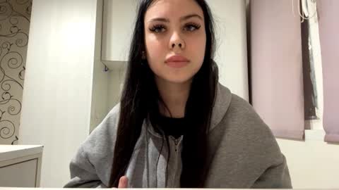 Snapshot of angelicplackett chatting on 12/20/25, 06:26 Alice online show from 12/20/25, 06:26