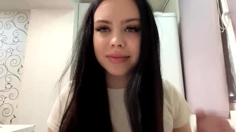 Snapshot of angelicplackett chatting on 12/21/25, 03:08 Alice online show from 12/21/25, 03:08