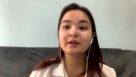 Kira is here now  help me get 50 thumbs up pls  online show from 03/25/26, 08:31