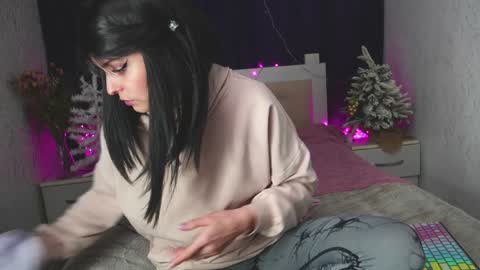 Snapshot of angelika_rouge chatting on 01/05/25, 03:55 Angelika Rouge online show from 01/05/25, 03:55