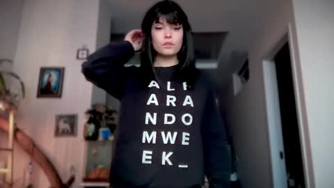 Snapshot of angelika_rouge chatting on 01/28/25, 01:27 Angelika Rouge online show from 01/28/25, 01:27