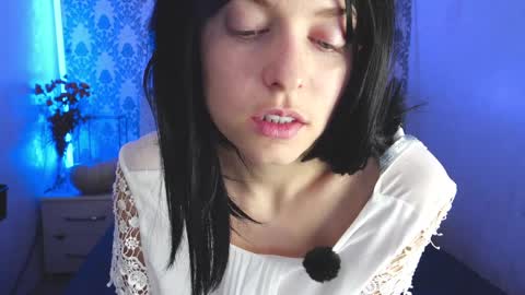 Snapshot of angelika_rouge chatting on 12/16/25, 01:27 Angelika Rouge online show from 12/16/25, 01:27