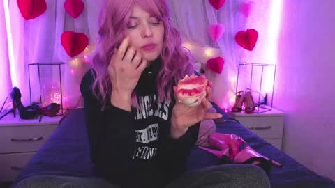 Snapshot of angelika_rouge chatting on 02/19/26, 01:18 Angelika Rouge online show from 02/19/26, 01:18