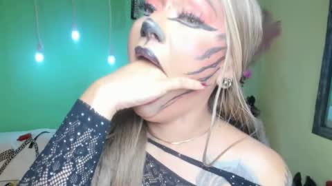 Snapshot of angelina_james_ chatting on 10/13/25, 03:56 Angelina online show from 10/13/25, 03:56