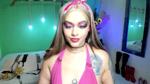 Snapshot of angelina_james_ chatting on 10/22/25, 03:23 Angelina online show from 10/22/25, 03:23