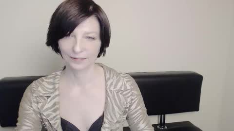 Snapshot of angelinalov_ chatting on 02/15/25, 10:44 Angelina online show from 02/15/25, 10:44