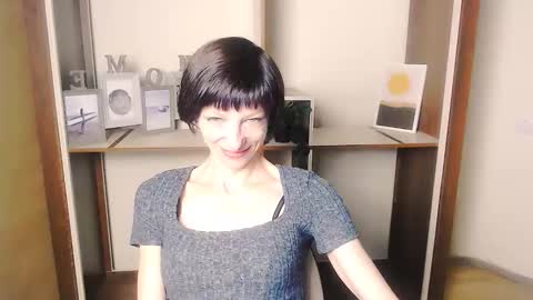 Snapshot of angelinalov_ chatting on 09/09/25, 06:13 Angelina online show from 09/09/25, 06:13