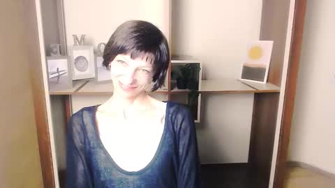 Snapshot of angelinalov_ chatting on 09/10/25, 05:51 Angelina online show from 09/10/25, 05:51