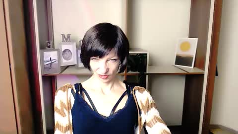 Snapshot of angelinalov_ chatting on 10/03/25, 06:54 Angelina online show from 10/03/25, 06:54