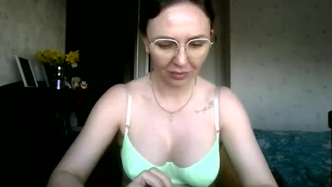 angelinalove28 online show from 04/05/26, 07:27