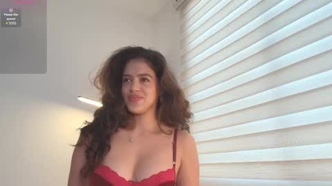 Snapshot of angelinarosss_ chatting on 11/11/25, 02:06 online show from 11/11/25, 02:06