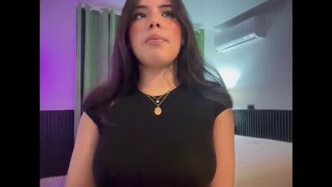 Snapshot of angelinav7 chatting on 04/05/26, 11:13 Angelina Weiss online show from 04/05/26, 11:13