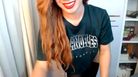 Snapshot of angelinnaxxx chatting on 04/05/26, 08:00 Anglina online show from 04/05/26, 08:00