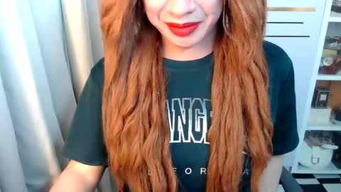 Snapshot of angelinnaxxx chatting on 04/05/26, 09:12 Anglina online show from 04/05/26, 09:12