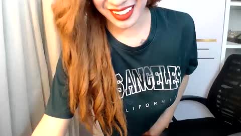Snapshot of angelinnaxxx chatting on 04/08/26, 07:25 Anglina online show from 04/08/26, 07:25