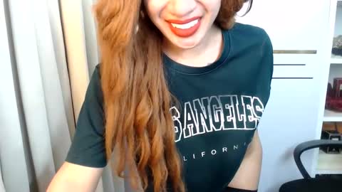 Snapshot of angelinnaxxx chatting on 05/21/26, 02:40 Anglina online show from 05/21/26, 02:40