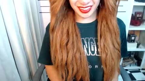 Snapshot of angelinnaxxx chatting on 05/26/26, 05:25 Anglina online show from 05/26/26, 05:25