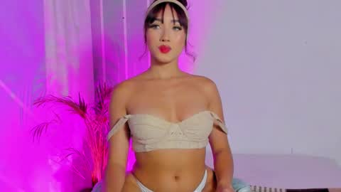 Snapshot of angelique_murphy chatting on 11/04/25, 08:35 Angelique Murphy online show from 11/04/25, 08:35