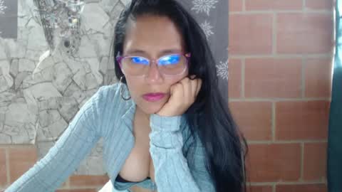 Snapshot of angelitaa_hot chatting on 02/03/25, 09:18 angela online show from 02/03/25, 09:18