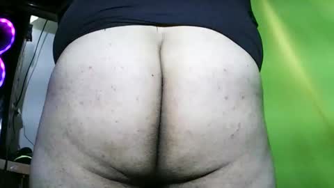 Snapshot of angelking120200 chatting on 10/20/25, 11:38 Roy online show from 10/20/25, 11:38