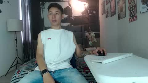 Snapshot of angell01_ chatting on 11/11/25, 07:03 Angel online show from 11/11/25, 07:03