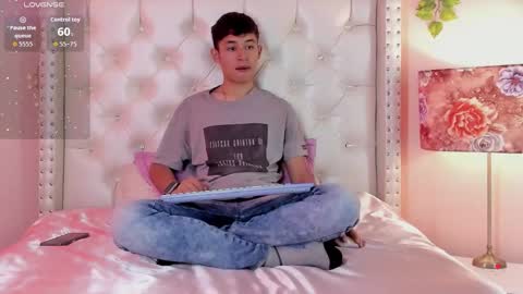 Snapshot of angell01_ chatting on 12/22/25, 08:17 Angel online show from 12/22/25, 08:17