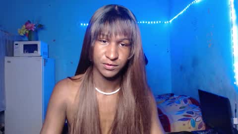 Snapshot of angell_dustt chatting on 10/15/25, 02:01 Danielle online show from 10/15/25, 02:01