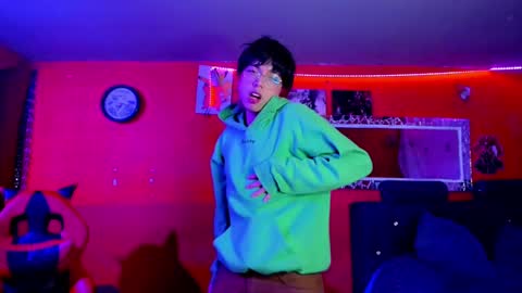 Snapshot of angellonfire chatting on 03/10/25, 05:43 Angel  online show from 03/10/25, 05:43