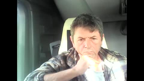 Snapshot of angelo888888 chatting on 10/24/25, 02:35 angelo888888 online show from 10/24/25, 02:35