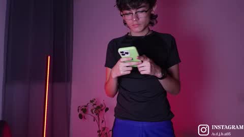 Angelo I work from home this is my room  online show from 02/05/26, 02:16