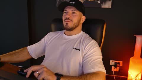 Snapshot of angeloeric chatting on 12/21/25, 08:21 BlackWolf online show from 12/21/25, 08:21