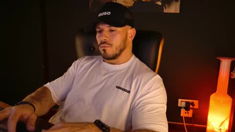 Snapshot of angeloeric chatting on 12/21/25, 08:27 BlackWolf online show from 12/21/25, 08:27